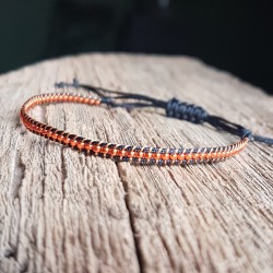 minimalistyczna bransoletka z koralikow na sznurku